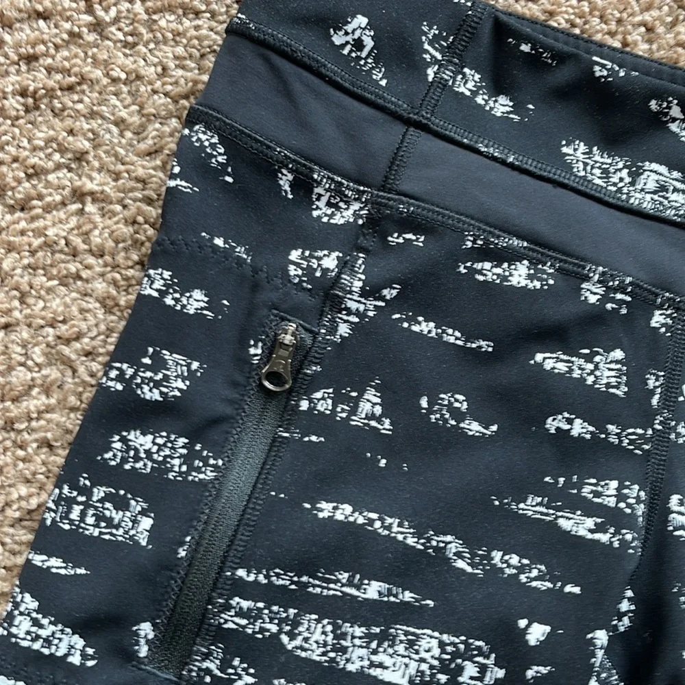 Lululemon Leggings - Size 4 - Picture 5 of 7